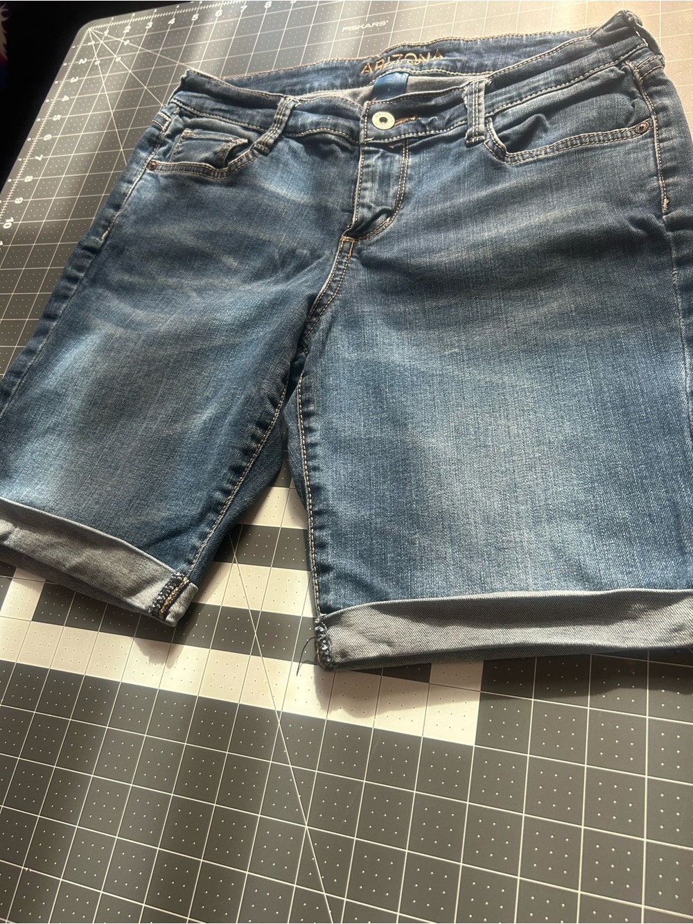 Arizona Jean Company Mid-Wash Blue Denim Roll-Cuff Shorts